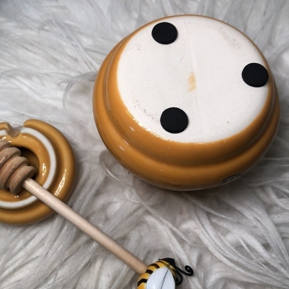 HONEY 🍯 | Ceramic Honey Comb 🐝 + Classic Wooden Bumblebee Honey Wand. - Picture 5 of 7